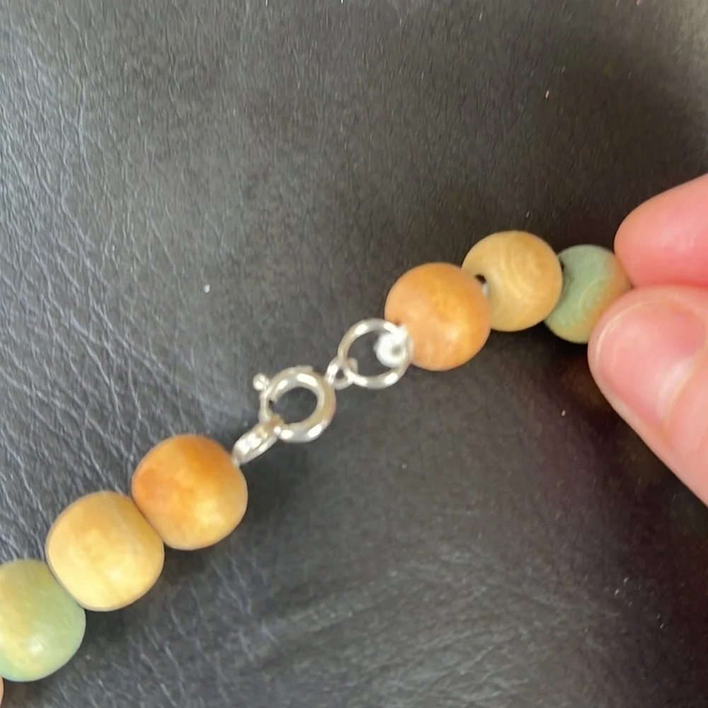 Wood beaded 1980’s‎ necklace